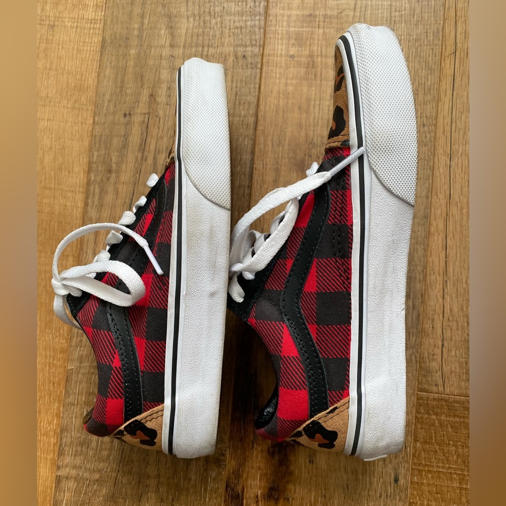 Available are Vans red buffalo check, cheetah - Picture 5 of 7